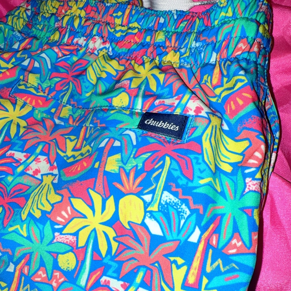 NWOT Chubbies Men's Classic Swim Trunks 5.5"
Tropical Bunches Boardshorts Size L - Picture 8 of 13